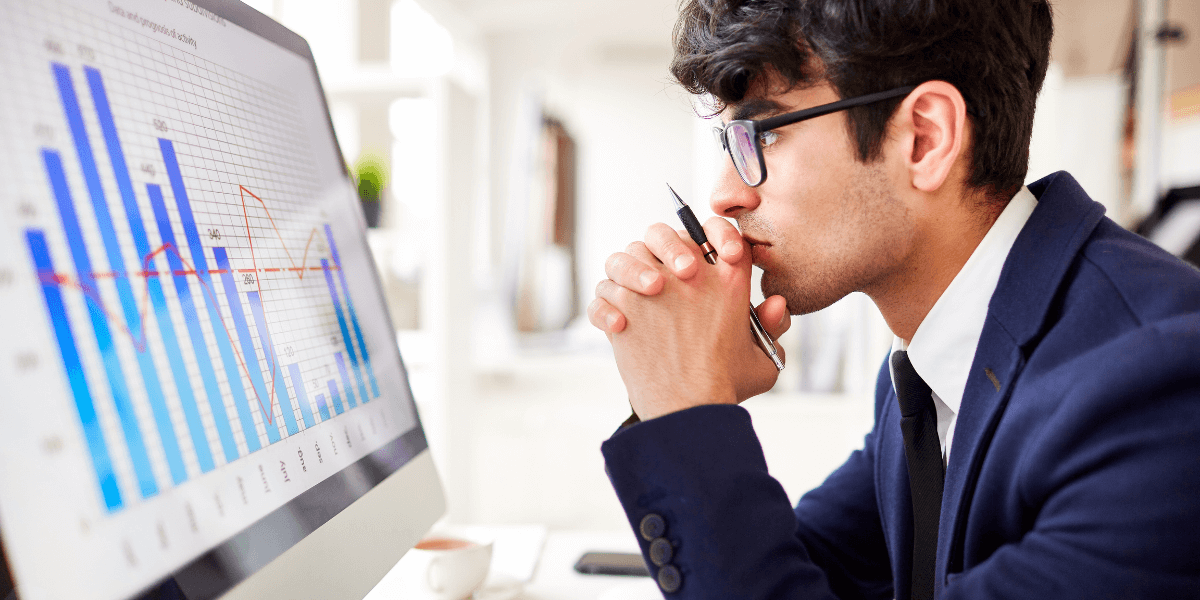 man-looking-at-a-graph-on-screen
